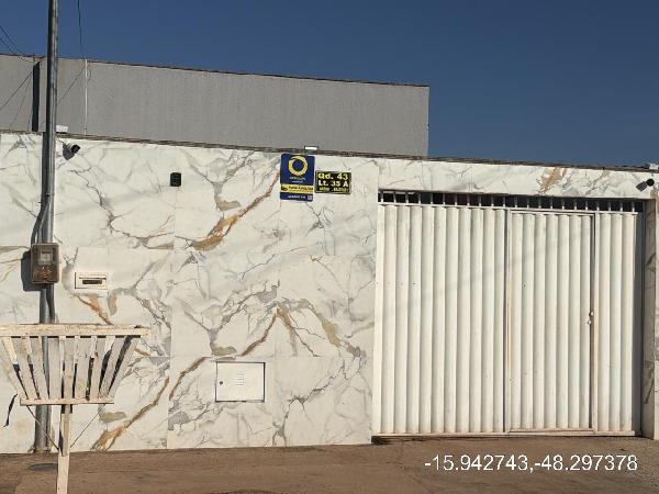Vende-se em Santo Antonio Do Descoberto-GO  Casa, 68.00 de área total, 68.00 de área privativa, 180.00 de área do terreno,  3_qto(s), a.serv, WC, 1_sala(s), cozinha.