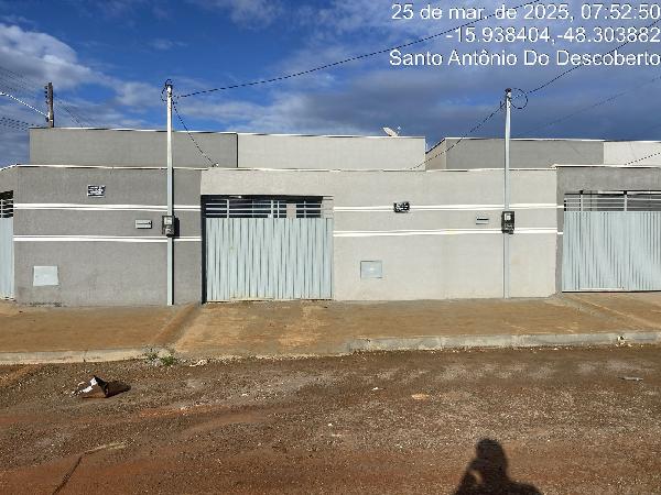 Vende-se em Santo Antonio Do Descoberto-GO  Casa, 67.20 de área total, 67.20 de área privativa, 163.89 de área do terreno,  2_qto(s), varanda, a.serv, WC, 1_sala(s), cozinha.