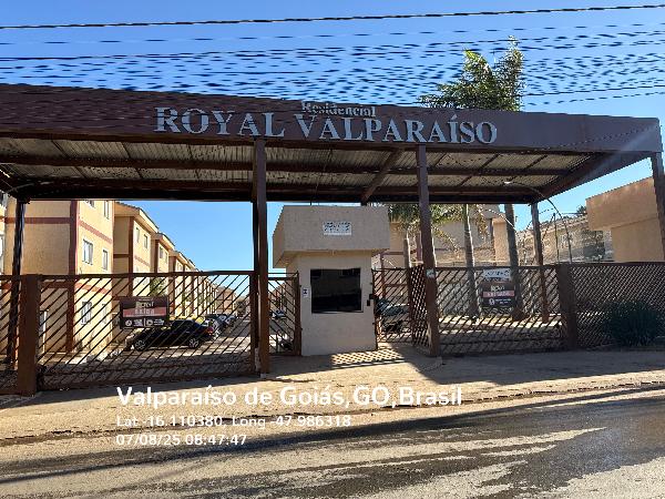Vende-se em Valparaiso De Goias-GO  apto, 87.56 de área total, 48.70 de área privativa,  2_qto(s), WC, 1_sala(s), cozinha.