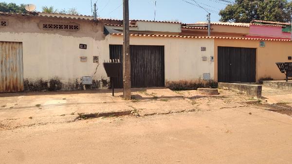 Vende-se em Santo Antonio Do Descoberto-GO  Casa, 90.00 de área privativa, 180.00 de área do terreno,  2_qto(s), WC, 1_sala(s), cozinha, 1_vaga(s) de garagem.