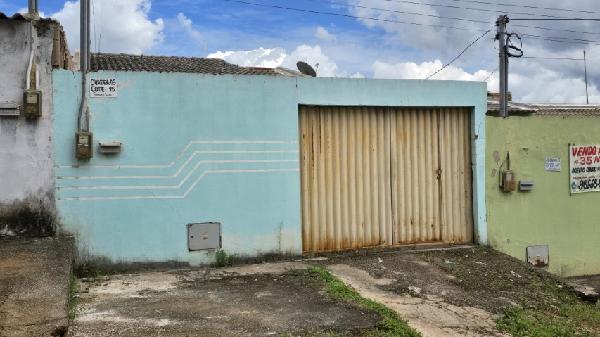 Vende-se em Santo Antonio Do Descoberto-GO  Casa, 67.66 de área total, 67.66 de área privativa, 180.00 de área do terreno,  2_qto(s), a.serv, WC, 1_sala(s), cozinha, 1_vaga(s) de garagem.
