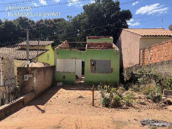 Vende-se em Santo Antonio Do Descoberto-GO  Casa, 55.47 de área privativa, 225.00 de área do terreno, 1_vaga(s) de garagem.