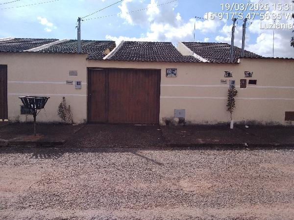 Vende-se em Luziania-GO  Casa, 86.80 de área total, 86.80 de área privativa, 180.00 de área do terreno,  2_qto(s), varanda, a.serv, WC, 1_sala(s), cozinha, 1_vaga(s) de garagem.