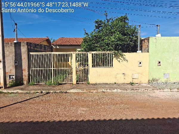 Vende-se em Santo Antonio Do Descoberto-GO  Casa, 57.23 de área privativa, 180.40 de área do terreno,  2_qto(s), a.serv, WC, 1_sala(s), cozinha, 1_vaga(s) de garagem.