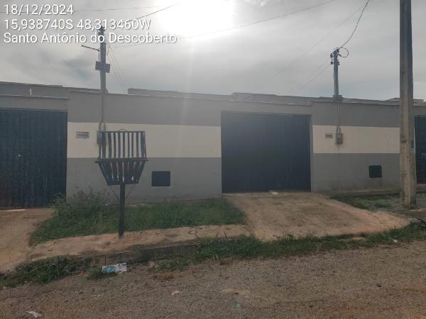 Vende-se em Santo Antonio Do Descoberto-GO  Casa, 69.70 de área privativa, 180.00 de área do terreno,  3_qto(s), varanda, a.serv, WC, 1_sala(s), cozinha, 1_vaga(s) de garagem.