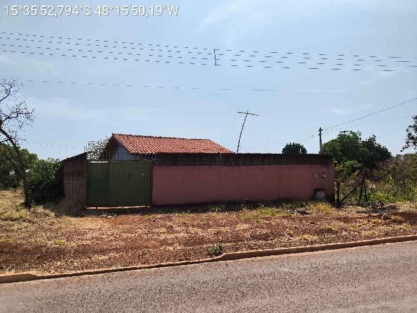 Vende-se em Padre Bernardo-GO  Casa, 53.45 de área total, 53.45 de área privativa, 427.20 de área do terreno,  2_qto(s), a.serv, WC, 1_sala(s), cozinha, 2_vaga(s) de garagem.