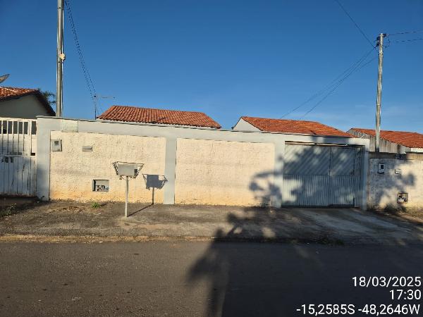 Vende-se em Padre Bernardo-GO  Casa, 63.66 de área total, 63.66 de área privativa, 292.50 de área do terreno,  2_qto(s), varanda, a.serv, WC, 1_sala(s), cozinha.
