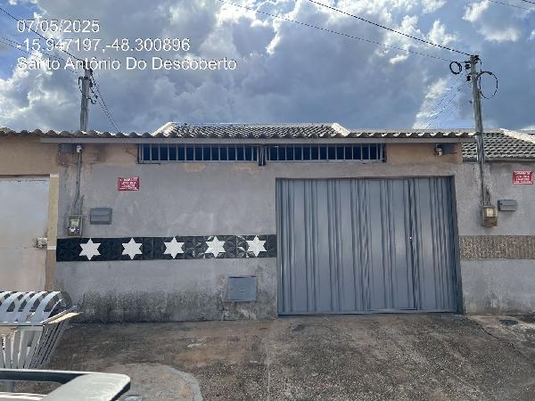 Vende-se em Santo Antonio Do Descoberto-GO  Casa, 69.95 de área total, 69.95 de área privativa, 180.00 de área do terreno,  2_qto(s), varanda, a.serv, WC, 1_sala(s), cozinha, 1_vaga(s) de gara