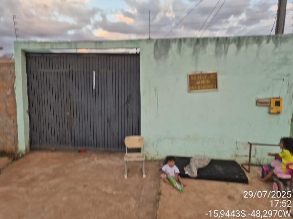 Vende-se em Santo Antonio Do Descoberto-GO  Casa, 69.94 de área total, 69.94 de área privativa, 191.40 de área do terreno,  2_qto(s), varanda, a.serv, WC, 1_sala(s), cozinha.