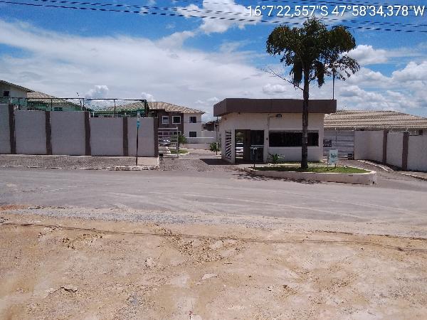 Vende-se em Valparaiso De Goias-GO  apto, 35.00 de área privativa,  2_qto(s), varanda, a.serv, WC, 1_sala(s), cozinha, 1_vaga(s) de garagem.