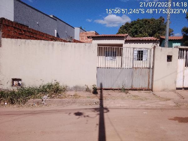 Vende-se em Santo Antonio Do Descoberto-GO  Casa, 56.70 de área total, 56.70 de área privativa, 207.62 de área do terreno,  2_qto(s), a.serv, WC, 1_sala(s), cozinha.