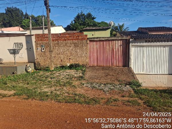 Vende-se em Santo Antonio Do Descoberto-GO  Casa, 61.90 de área total, 61.90 de área privativa, 221.40 de área do terreno,  2_qto(s), a.serv, WC, 1_sala(s), cozinha.