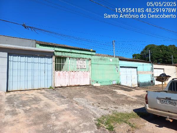 Vende-se em Santo Antonio Do Descoberto-GO  Casa, 66.38 de área total, 66.38 de área privativa, 180.00 de área do terreno,  2_qto(s), varanda, a.serv, WC, 1_sala(s), cozinha.
