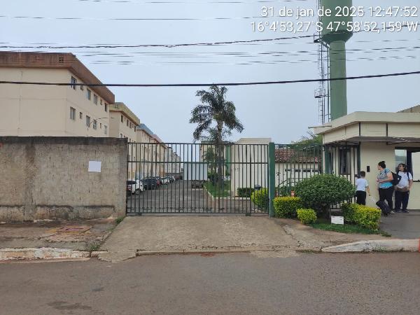 Vende-se em Valparaiso De Goias-GO  apto, 88.39 de área total, 42.52 de área privativa,  2_qto(s), WC, 1_sala(s), cozinha.