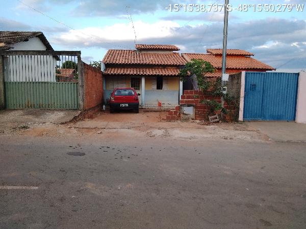 Vende-se em Padre Bernardo-GO  Casa, 60.95 de área privativa, 195.00 de área do terreno,  2_qto(s), a.serv, WC, 1_sala(s), cozinha.