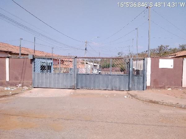 Vende-se em Valparaiso De Goias-GO  Casa, 48.00 de área privativa, 146.82 de área do terreno,  2_qto(s), a.serv, WC, 1_sala(s), cozinha.