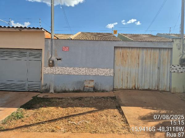 Vende-se em Santo Antonio Do Descoberto-GO  Casa, 60.75 de área total, 60.75 de área privativa, 180.00 de área do terreno,  2_qto(s), varanda, a.serv, WC, 1_sala(s), cozinha.