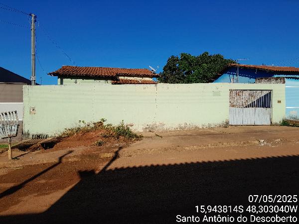 Vende-se em Santo Antonio Do Descoberto-GO  Casa, 84.08 de área total, 61.28 de área privativa, 190.12 de área do terreno,  2_qto(s), varanda, a.serv, WC, 1_sala(s), cozinha.