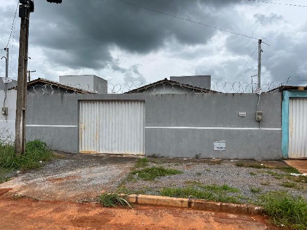 Vende-se em Planaltina-GO  Casa, 55.05 de área total, 55.05 de área privativa, 300.00 de área do terreno,  2_qto(s), varanda, a.serv, WC, 1_sala(s), cozinha, 1_vaga(s) de garagem.