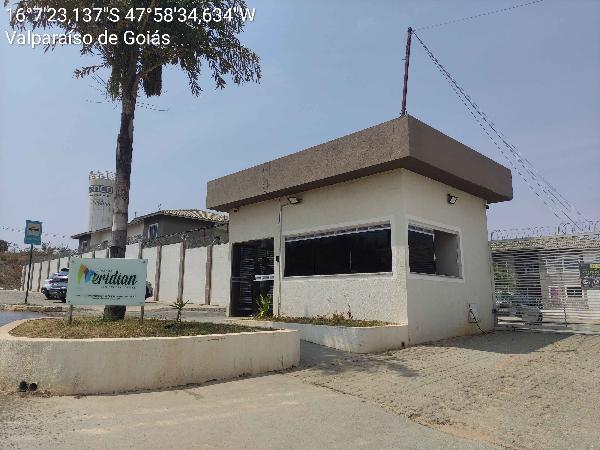 Vende-se em Valparaiso De Goias-GO  apto, 118.18 de área total, 48.74 de área privativa, 30490.21 de área do terreno,  2_qto(s), a.serv, WC, 1_sala(s), cozinha, 1_vaga(s) de garagem.