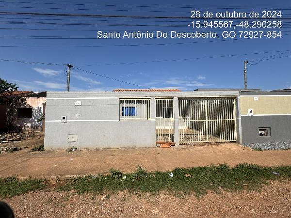 Vende-se em Santo Antonio Do Descoberto-GO  Casa, 61.50 de área privativa, 180.00 de área do terreno,  2_qto(s), a.serv, WC, 1_sala(s), sacada, cozinha.