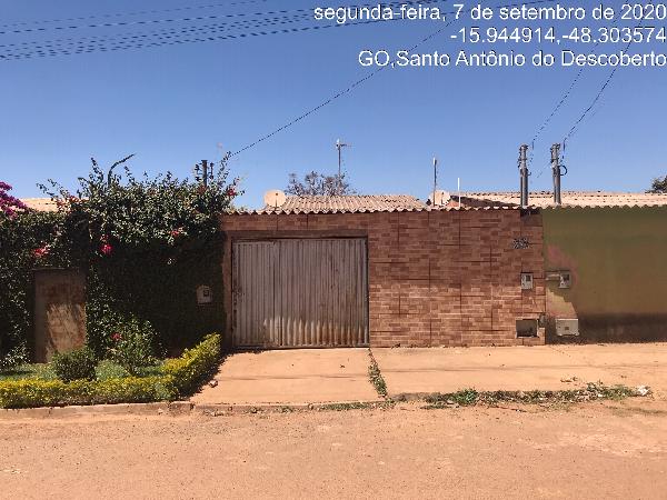Vende-se em Santo Antonio Do Descoberto-GO  Casa, 62.00 de área privativa, 180.00 de área do terreno,  2_qto(s), varanda, a.serv, WC, 1_sala(s), cozinha.