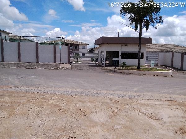 Vende-se em Valparaiso De Goias-GO  apto, 73.83 de área total, 48.74 de área privativa,  2_qto(s), a.serv, WC, 1_sala(s), cozinha, 1_vaga(s) de garagem.