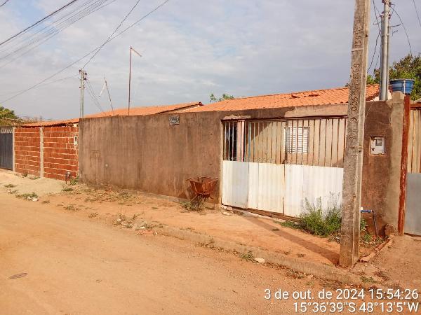 Vende-se em Padre Bernardo-GO  Casa, 69.70 de área privativa, 250.00 de área do terreno,  2_qto(s), a.serv, WC, 1_sala(s), cozinha.