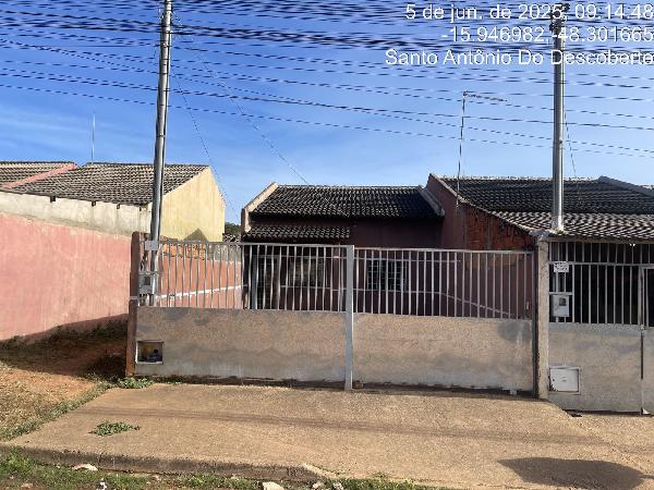 Vende-se em Santo Antonio Do Descoberto-GO  Casa, 61.80 de área total, 61.80 de área privativa, 180.00 de área do terreno,  2_qto(s), a.serv, WC, 1_sala(s), cozinha.