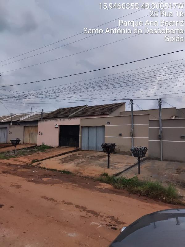 Vende-se em Santo Antonio Do Descoberto-GO  Casa, 69.70 de área privativa, 180.00 de área do terreno,  2_qto(s), a.serv, WC, 1_sala(s), cozinha, 1_vaga(s) de garagem.