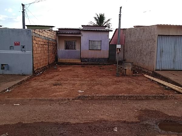 Vende-se em Santo Antonio Do Descoberto-GO  Casa, 49.87 de área total, 49.87 de área privativa, 221.40 de área do terreno,  2_qto(s), a.serv, WC, 1_sala(s), cozinha.