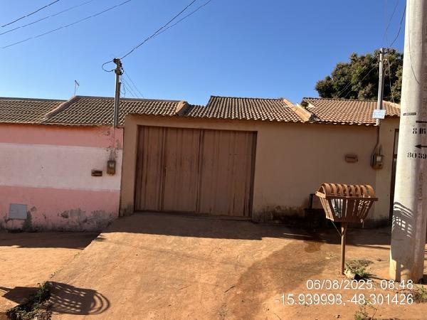Vende-se em Santo Antonio Do Descoberto-GO  Casa, 70.00 de área total, 70.00 de área privativa, 180.00 de área do terreno,  2_qto(s), a.serv, WC, 1_sala(s), cozinha.
