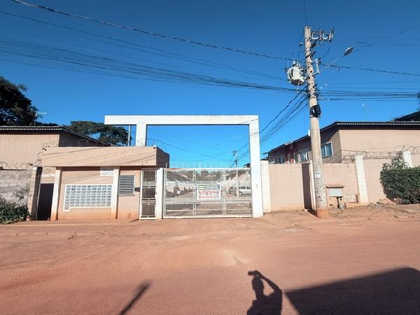 Vende-se em Luziania-GO  apto, 48.07 de área total, 44.23 de área privativa,  2_qto(s), a.serv, WC, 1_sala(s), cozinha, 1_vaga(s) de garagem.