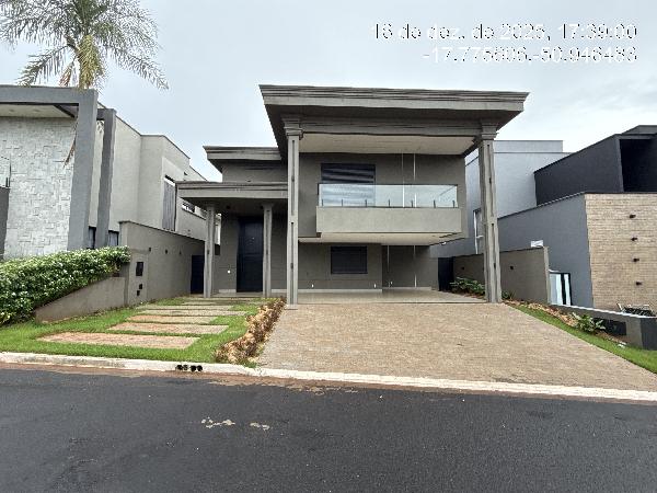 Vende-se em Rio Verde-GO  Casa, 425.80 de área total, 425.80 de área privativa, 471.66 de área do terreno,  4_qto(s), a.serv, WC, 1_sala(s), 2 lavabo(s), cozinha, 2_vaga(s) de garagem.
