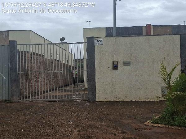 Vende-se em Santo Antonio Do Descoberto-GO  Casa, 80.01 de área total, 80.01 de área privativa, 180.00 de área do terreno,  3_qto(s), a.serv, WC, 1_sala(s), cozinha, 1_vaga(s) de garagem.