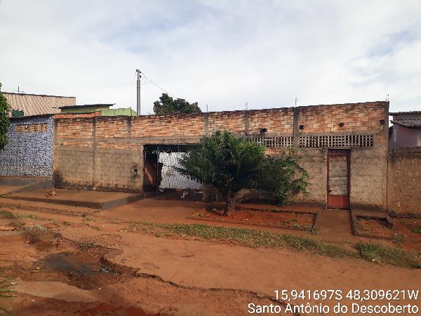 Vende-se em Santo Antonio Do Descoberto-GO  Casa, 49.87 de área total, 49.87 de área privativa, 203.87 de área do terreno,  2_qto(s), varanda, a.serv, WC, 1_sala(s), cozinha.