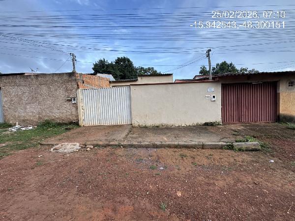 Vende-se em Santo Antonio Do Descoberto-GO  Casa, 61.90 de área total, 61.90 de área privativa, 222.00 de área do terreno,  2_qto(s), varanda, a.serv, WC, 1_sala(s), cozinha, 1_vaga(s) de gara