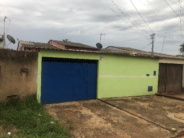 Vende-se em Santo Antonio Do Descoberto-GO  Casa, 91.90 de área privativa, 225.00 de área do terreno,  2_qto(s), varanda, a.serv, WC, 1_sala(s), cozinha.