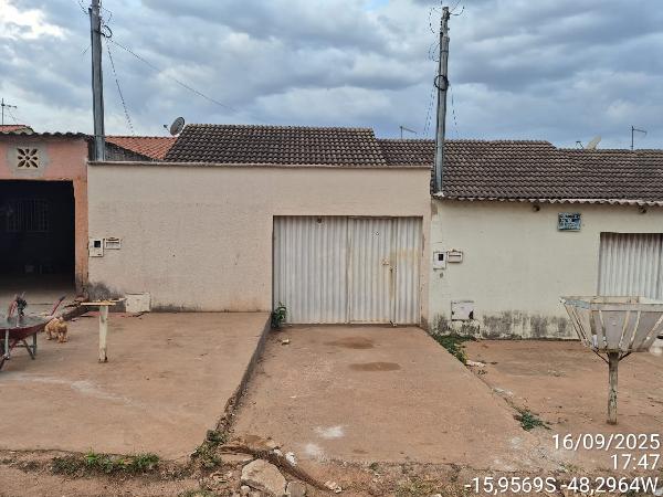 Vende-se em Santo Antonio Do Descoberto-GO  Casa, 62.00 de área total, 62.00 de área privativa, 180.00 de área do terreno,  2_qto(s), varanda, a.serv, WC, 1_sala(s), cozinha.