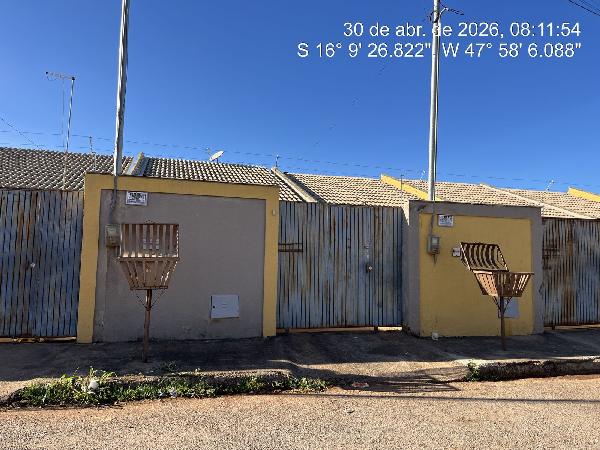 Vende-se em Luziania-GO  Casa, 80.05 de área total, 80.05 de área privativa, 150.00 de área do terreno,  2_qto(s), varanda, a.serv, WC, 1_sala(s), cozinha, 1_vaga(s) de garagem.