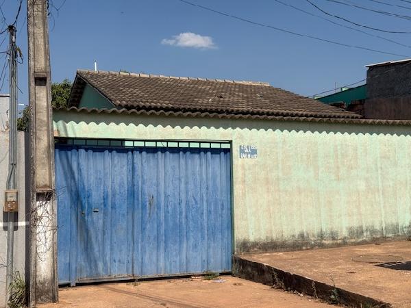 Vende-se em Santo Antonio Do Descoberto-GO  Casa, 66.95 de área total, 66.95 de área privativa, 300.00 de área do terreno,  2_qto(s), a.serv, WC, 1_sala(s), cozinha, Terraco, 1_vaga(s) de gara