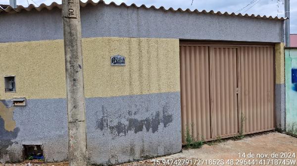 Vende-se em Santo Antonio Do Descoberto-GO  Casa, 105.00 de área privativa, 182.14 de área do terreno,  2_qto(s), a.serv, WC, 1_sala(s), cozinha, 1_vaga(s) de garagem.
