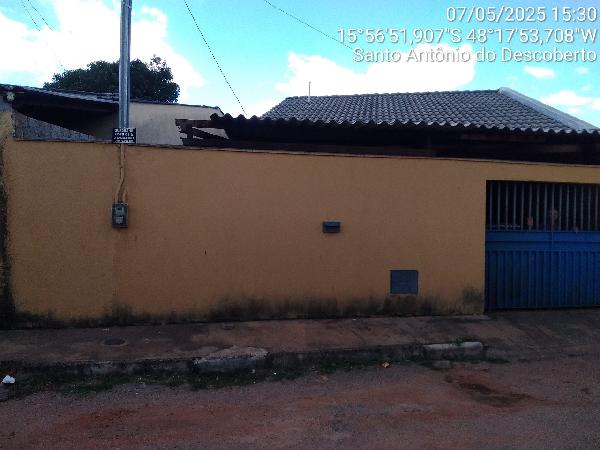 Vende-se em Santo Antonio Do Descoberto-GO  Casa, 89.60 de área total, 89.60 de área privativa, 153.35 de área do terreno,  3_qto(s), a.serv, WC, 1_sala(s), cozinha, 1_vaga(s) de garagem.