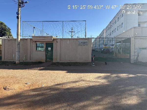 Vende-se em Planaltina-GO  apto, 52.45 de área total, 45.95 de área privativa,  2_qto(s), WC, 1_sala(s), cozinha.
