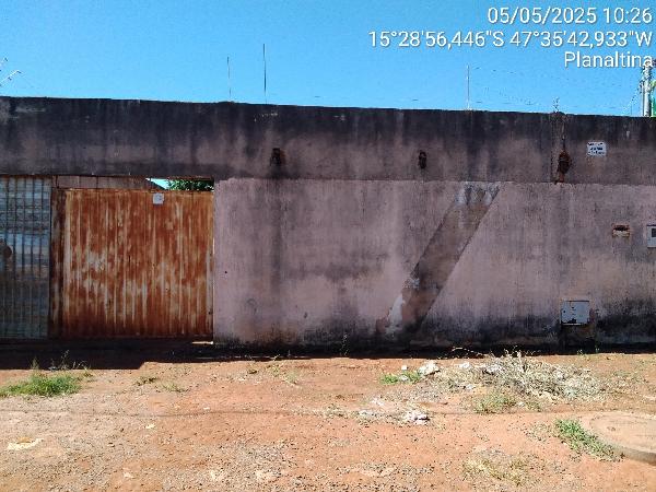 Vende-se em Planaltina-GO  Casa, 55.80 de área total, 55.80 de área privativa, 150.00 de área do terreno,  2_qto(s), varanda, a.serv, WC, 1_sala(s), cozinha.