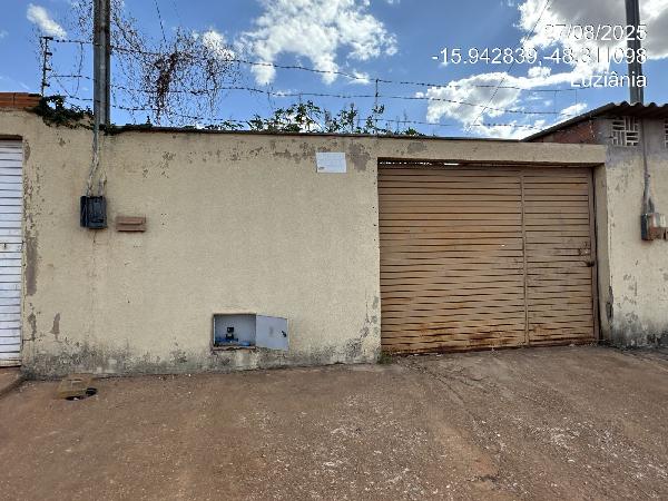 Vende-se em Santo Antonio Do Descoberto-GO  Casa, 63.22 de área total, 63.22 de área privativa, 181.50 de área do terreno,  2_qto(s), varanda, a.serv, WC, 1_sala(s), cozinha.