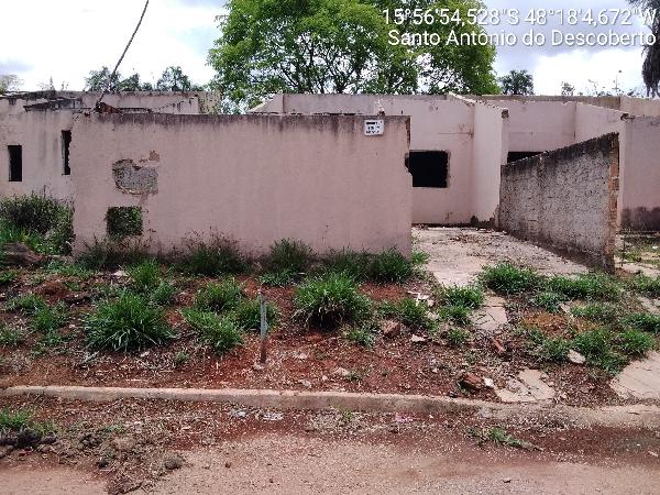 Vende-se em Santo Antonio Do Descoberto-GO  Casa, 56.40 de área privativa, 210.00 de área do terreno,  2_qto(s), a.serv, WC, 1_sala(s), cozinha, 1_vaga(s) de garagem.