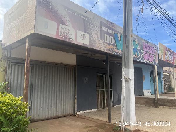 Vende-se em Santo Antonio Do Descoberto-GO  Casa, 79.00 de área total, 59.00 de área privativa, 225.00 de área do terreno,  2_qto(s), varanda, a.serv, WC, 1_sala(s), cozinha, 1_vaga(s) de gara