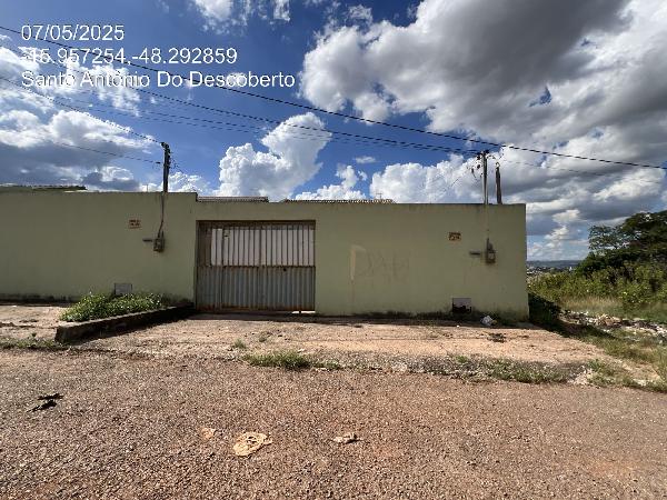 Vende-se em Santo Antonio Do Descoberto-GO  Casa, 64.05 de área total, 64.05 de área privativa, 231.00 de área do terreno,  2_qto(s), varanda, a.serv, WC, 1_sala(s), cozinha.