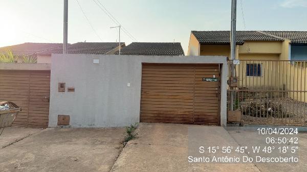 Vende-se em Santo Antonio Do Descoberto-GO  Casa, 61.80 de área privativa, 180.00 de área do terreno,  2_qto(s), a.serv, WC, 1_sala(s), cozinha, 1_vaga(s) de garagem.